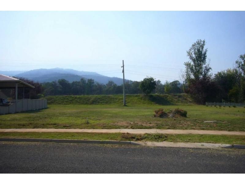 10 Pierce Street, Khancoban NSW 2642