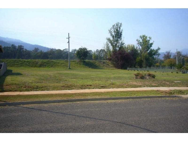 10 Pierce Street, Khancoban NSW 2642