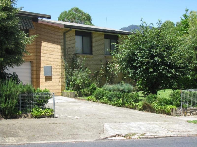 18 Mitchell Avenue, Khancoban NSW 2642