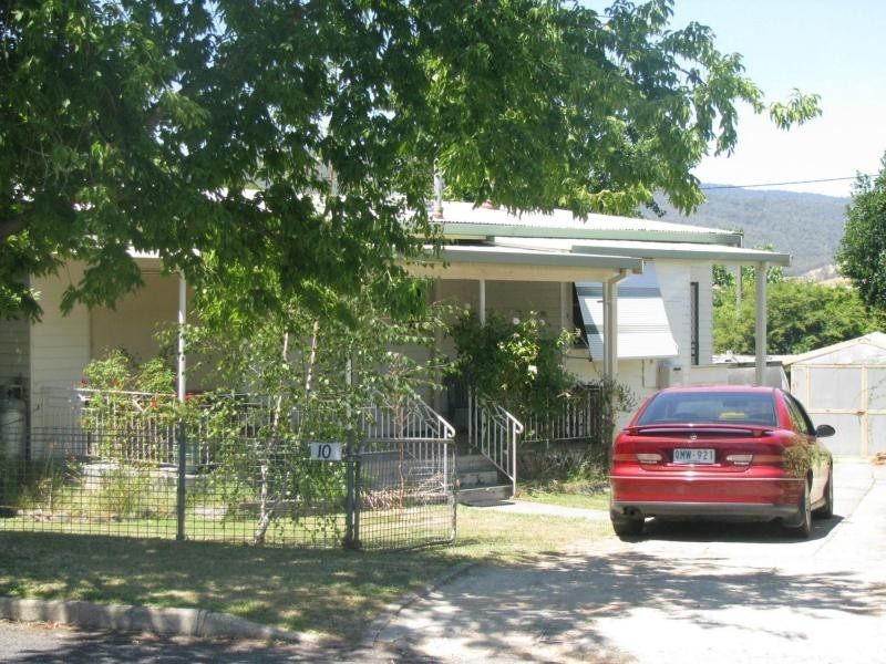 10 Chisholm Street, Khancoban NSW 2642