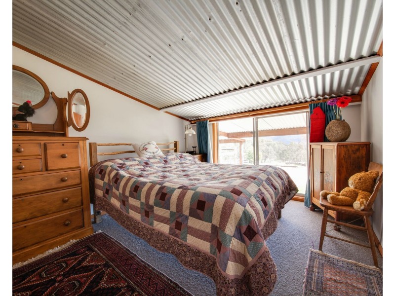 211 Waterfall Farm Road, Khancoban NSW 2642
