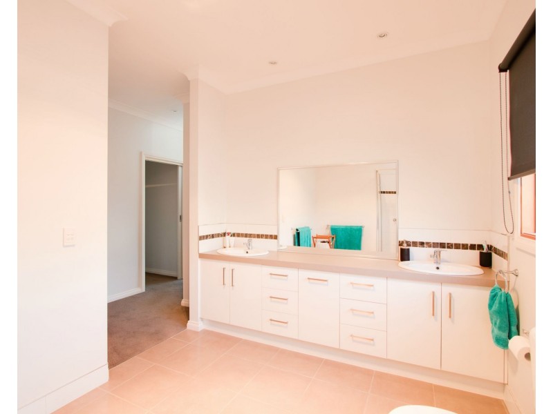 17 Grant Street, Towong VIC 3707