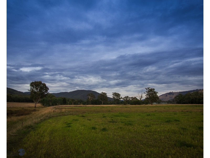 10087 Murray River Rd, Pine Mountain VIC 3709