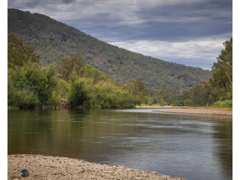 10087 Murray River Rd, Pine Mountain VIC 3709