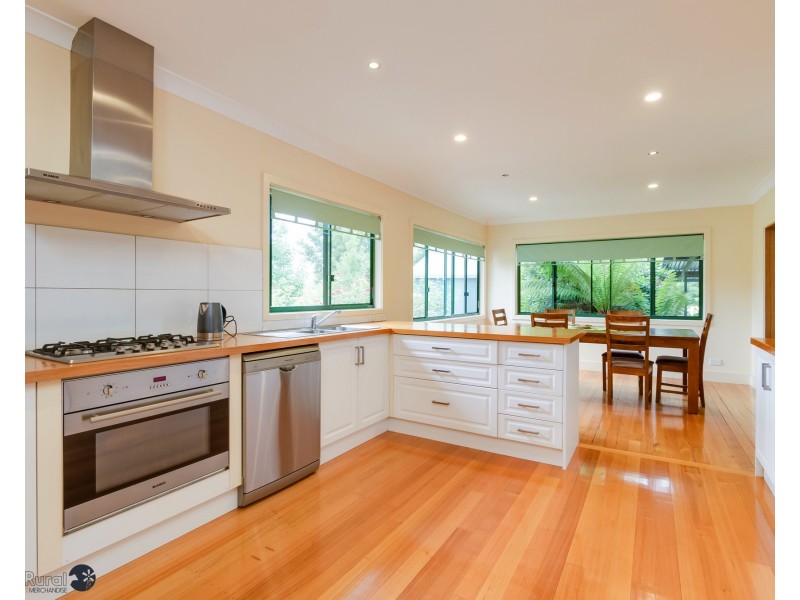 10087 Murray River Rd, Pine Mountain VIC 3709