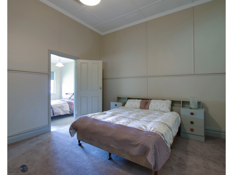 10087 Murray River Rd, Pine Mountain VIC 3709