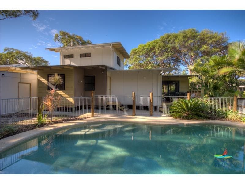 12 Naiad Court, Rainbow Beach QLD 4581