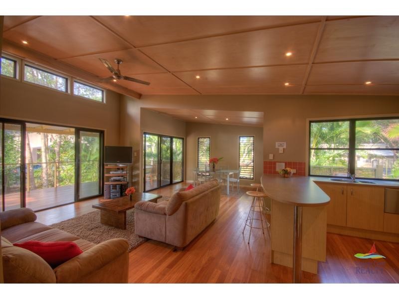 12 Naiad Court, Rainbow Beach QLD 4581