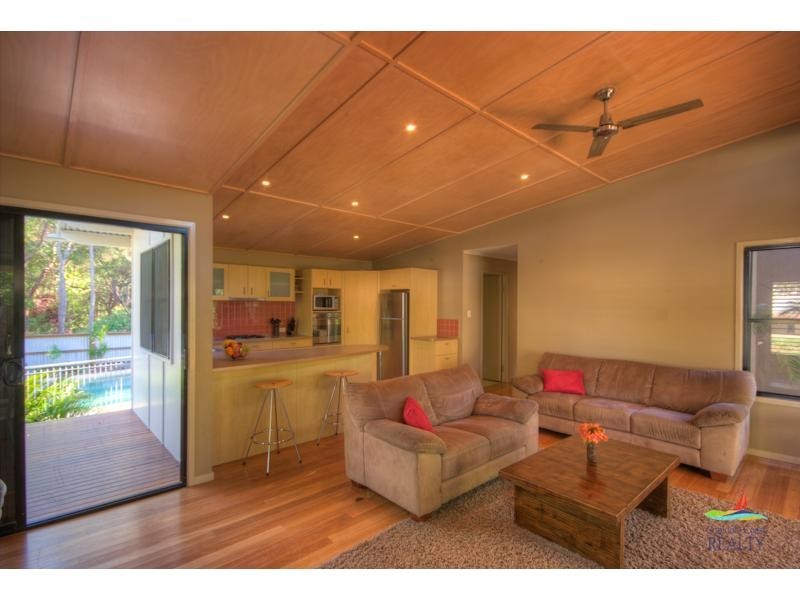 12 Naiad Court, Rainbow Beach QLD 4581