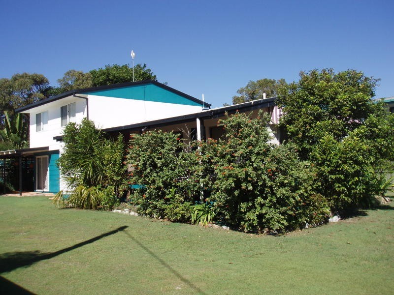 2/3 Ilmenite Avenue, Rainbow Beach QLD 4581