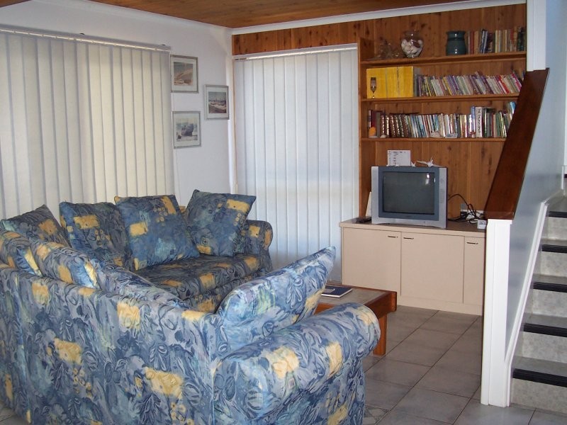 2/3 Ilmenite Avenue, Rainbow Beach QLD 4581