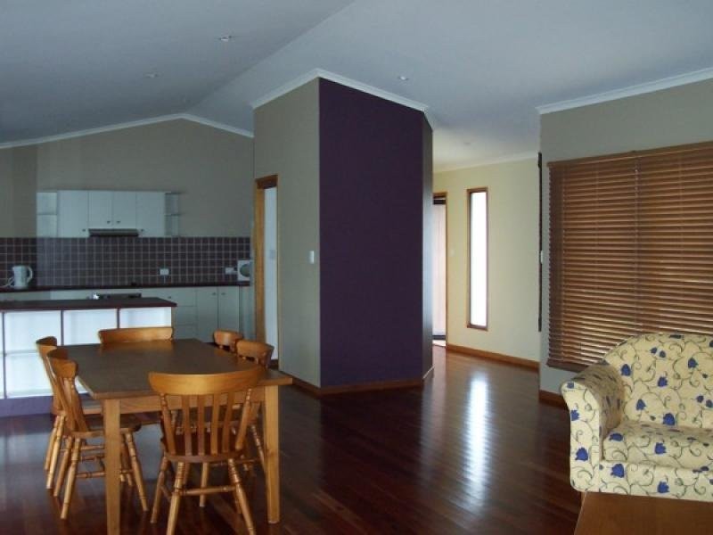 8 Boronia Place, Rainbow Beach QLD 4581