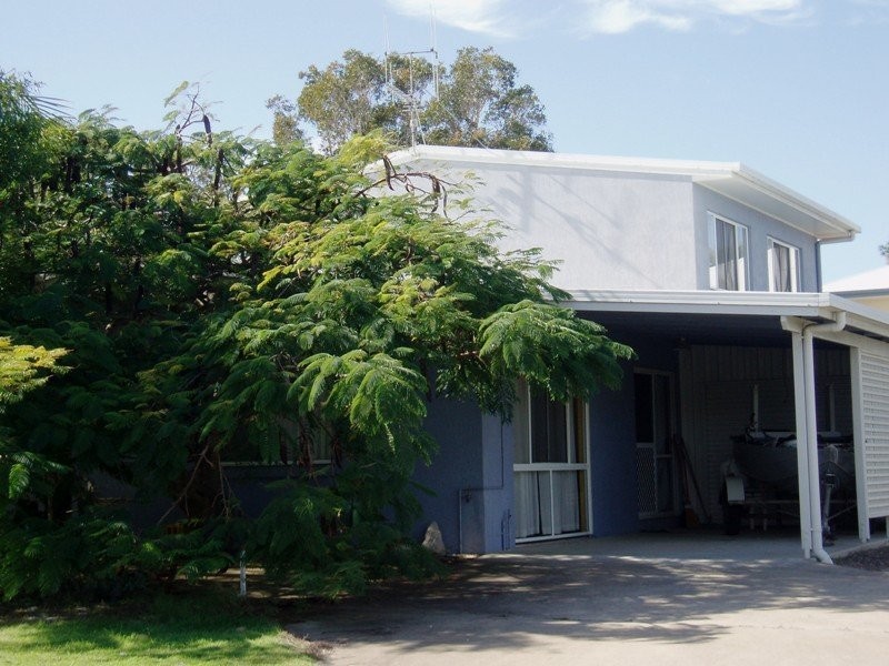 2/7 Ilmenite Street, Rainbow Beach QLD 4581