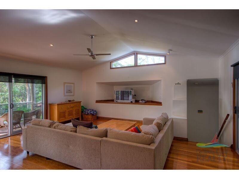 8 Naiad Court, Rainbow Beach QLD 4581
