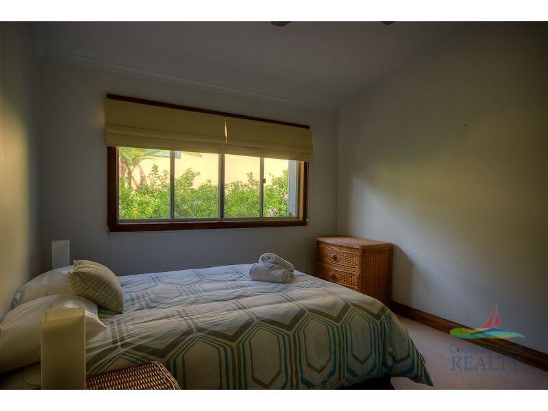 8 Naiad Court, Rainbow Beach QLD 4581