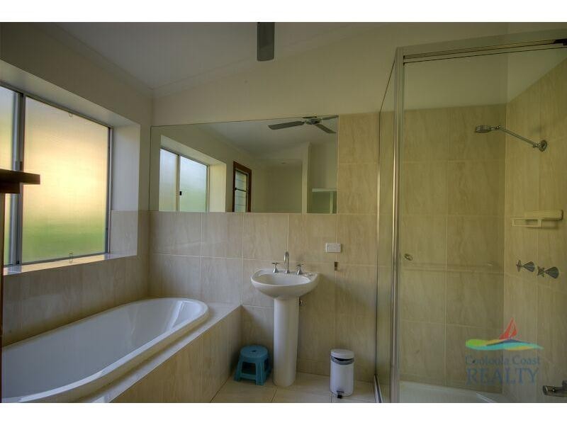 8 Naiad Court, Rainbow Beach QLD 4581