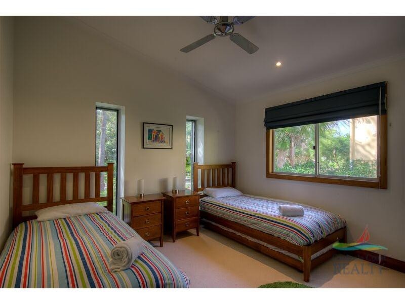 8 Naiad Court, Rainbow Beach QLD 4581