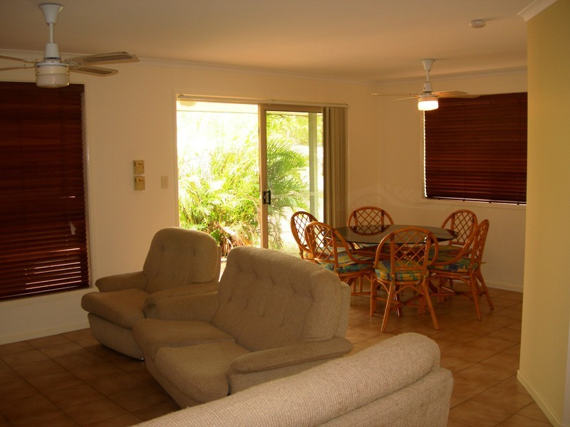 1/16 Carlo Road, Rainbow Beach QLD 4581