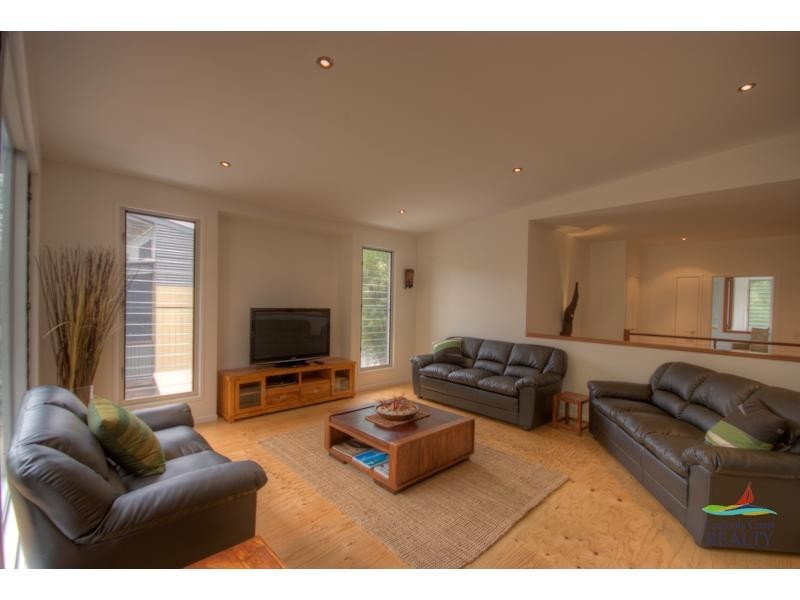 17 Naiad Court, Rainbow Beach QLD 4581