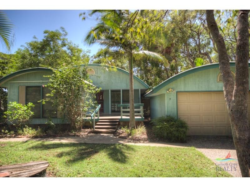 7 Belle Court, Rainbow Beach QLD 4581