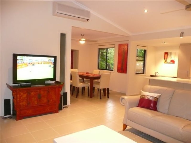 6 Orania Street, Rainbow Beach QLD 4581