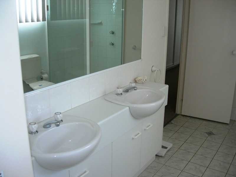 4/42 Manooka Drive, Rainbow Beach QLD 4581