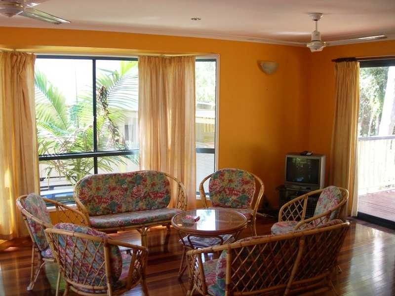 10 Naiad Court, Rainbow Beach QLD 4581