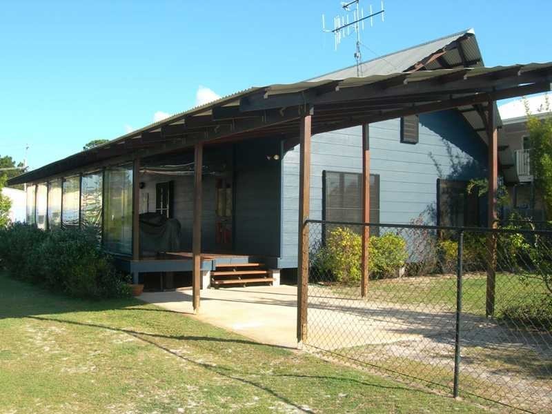 4 Hakea Place, Rainbow Beach QLD 4581