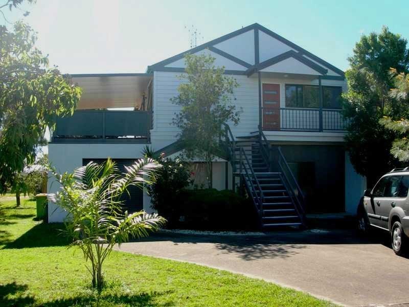 27 Bombala Crescent, Rainbow Beach QLD 4581