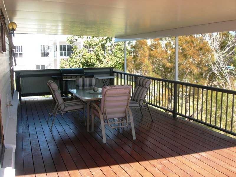 27 Bombala Crescent, Rainbow Beach QLD 4581