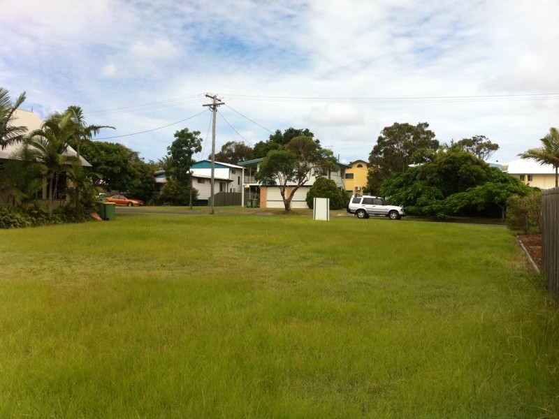 8 Ilmenite Avenue, Rainbow Beach QLD 4581