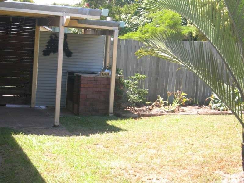 Unit 2/15 Rumbalara Avenue, Rainbow Beach QLD 4581