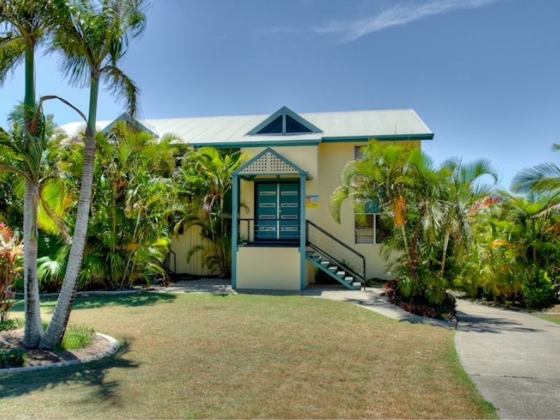 35 Manooka Drive, Rainbow Beach QLD 4581