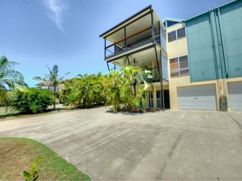 35 Manooka Drive, Rainbow Beach QLD 4581