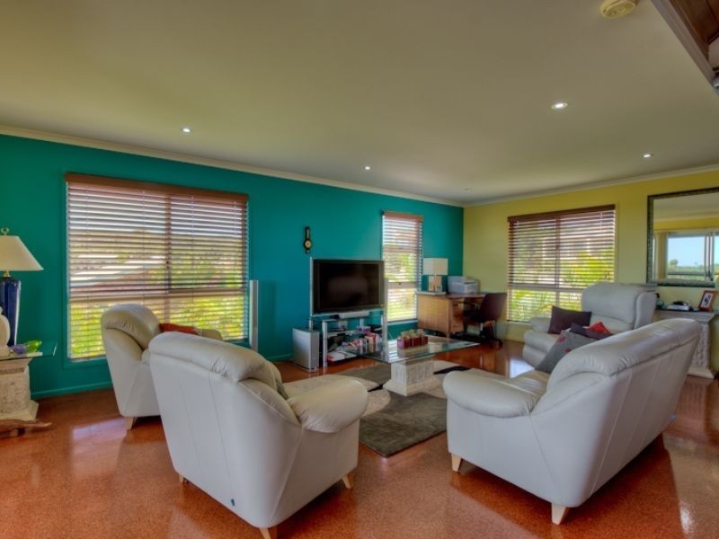 35 Manooka Drive, Rainbow Beach QLD 4581