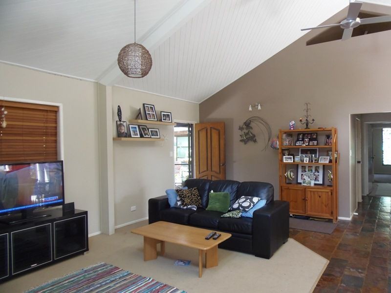 8 Bomburra Court, Rainbow Beach QLD 4581