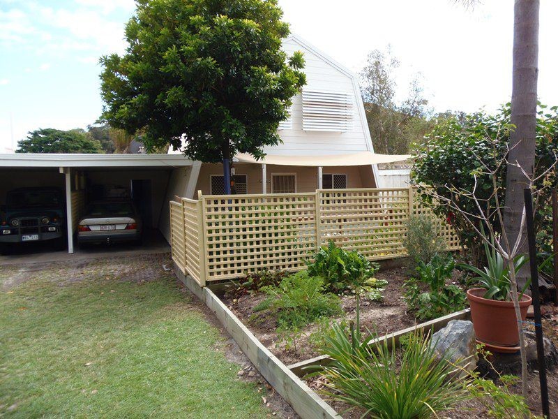 2/11 Double Island Drive, Rainbow Beach QLD 4581
