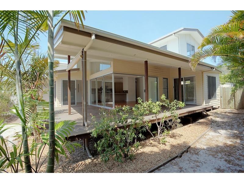 2/2 Coora Court, Rainbow Beach QLD 4581