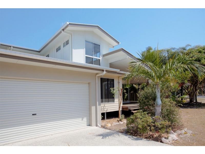 2/2 Coora Court, Rainbow Beach QLD 4581