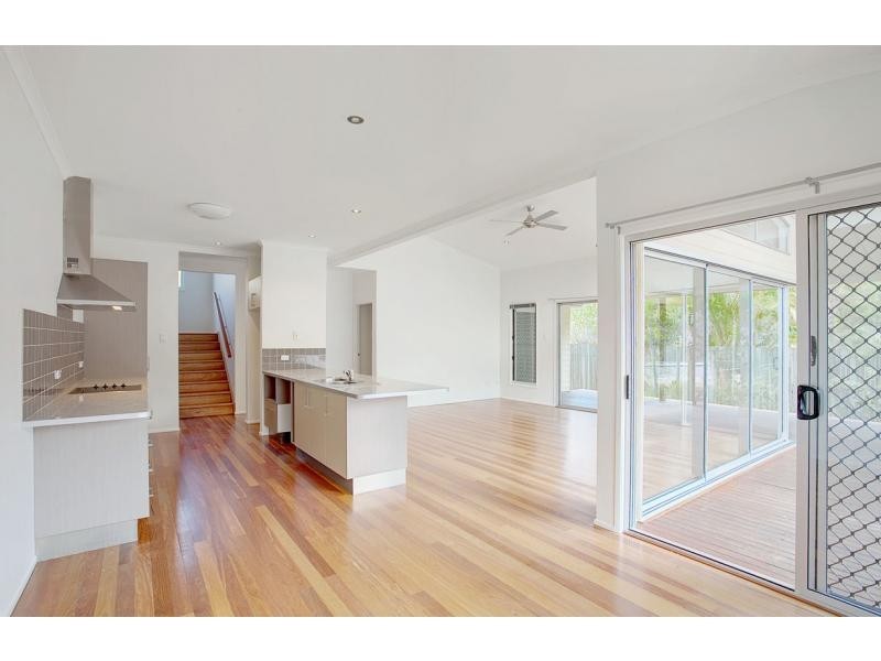 2/2 Coora Court, Rainbow Beach QLD 4581