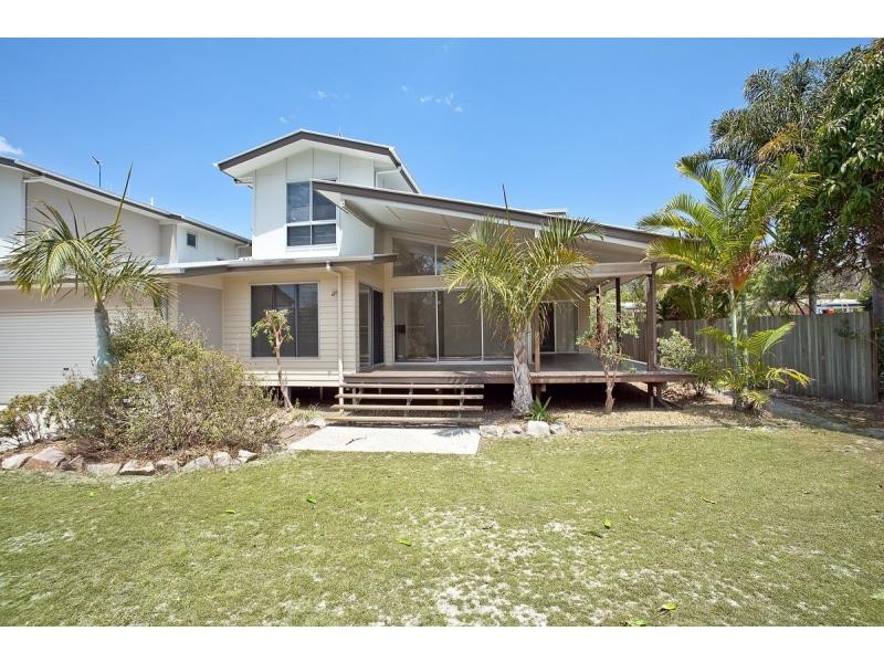 2/2 Coora Court, Rainbow Beach QLD 4581