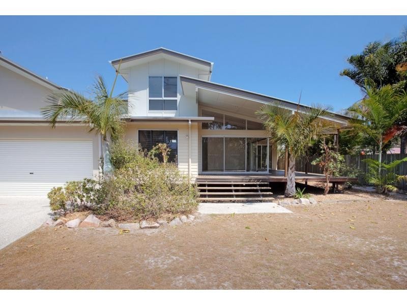 2/2 Coora Court, Rainbow Beach QLD 4581