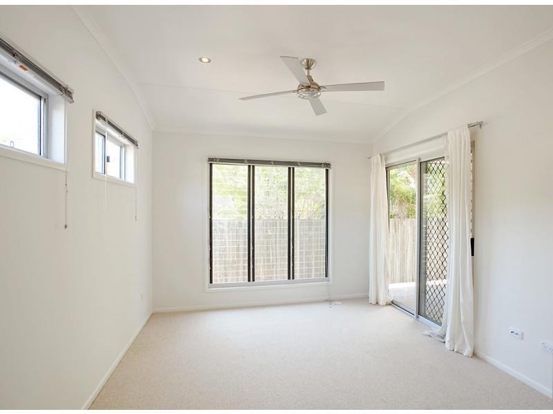 2/2 Coora Court, Rainbow Beach QLD 4581