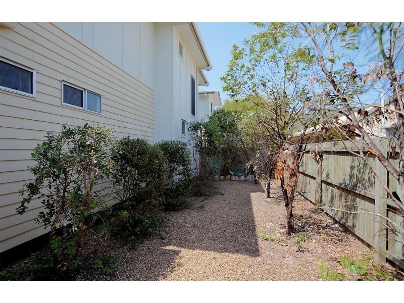 2/2 Coora Court, Rainbow Beach QLD 4581