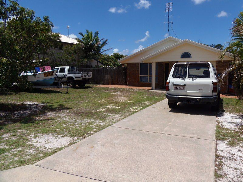 6 Hakea Place, Rainbow Beach QLD 4581