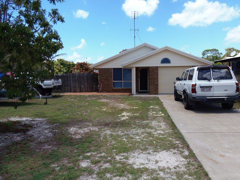 6 Hakea Place, Rainbow Beach QLD 4581