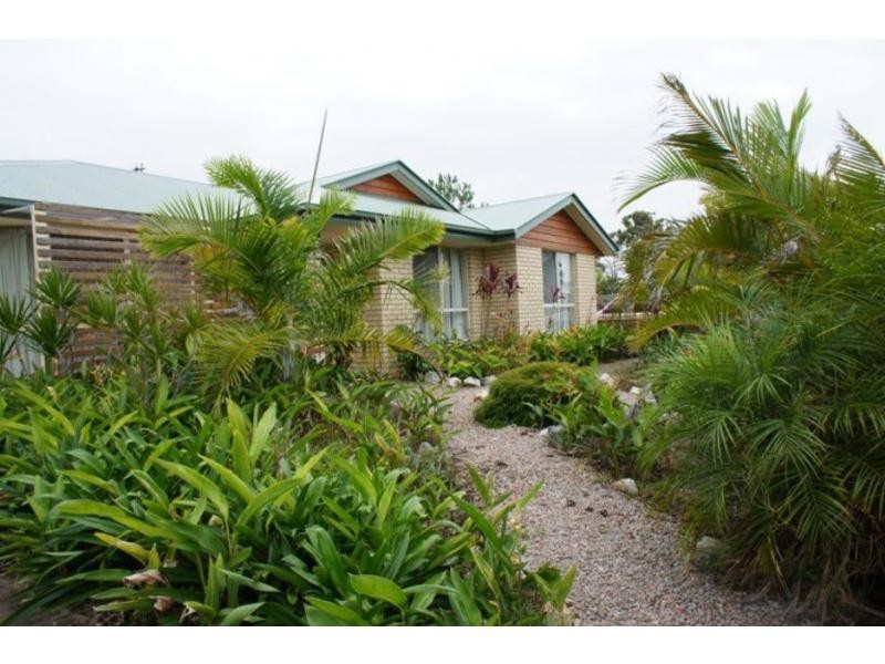 35 Canberra Avenue, Cooloola Cove QLD 4580