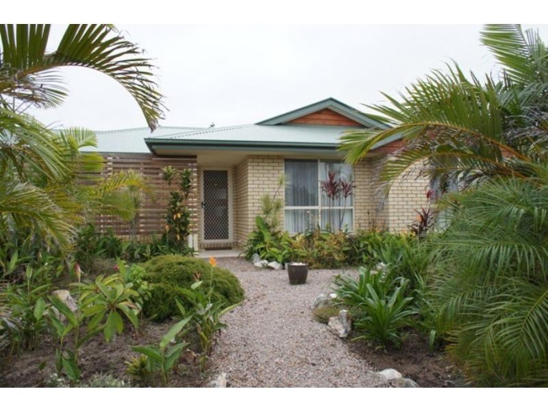 35 Canberra Avenue, Cooloola Cove QLD 4580