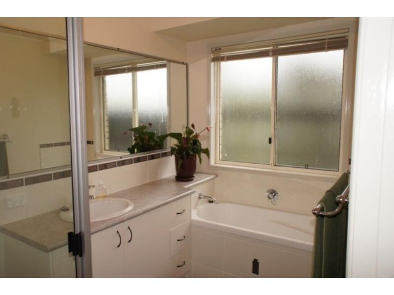 35 Canberra Avenue, Cooloola Cove QLD 4580