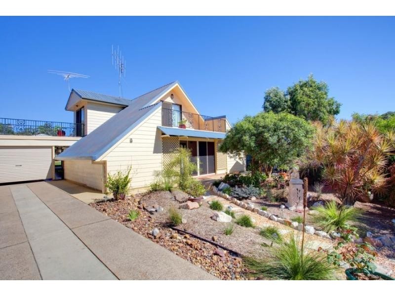 3 Bomburra Court, Rainbow Beach QLD 4581